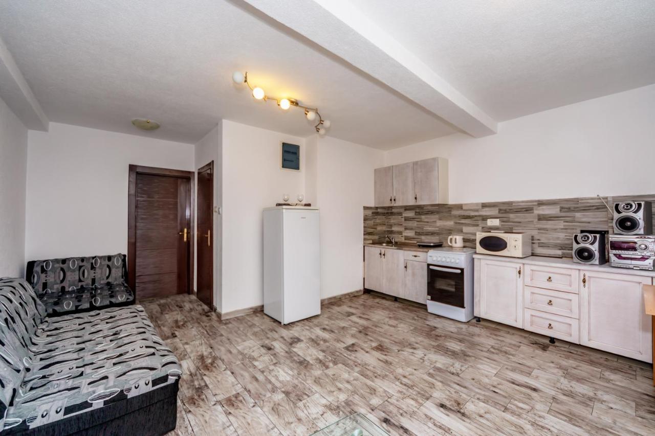 Apartmani LIRA Sutomore Bagian luar foto