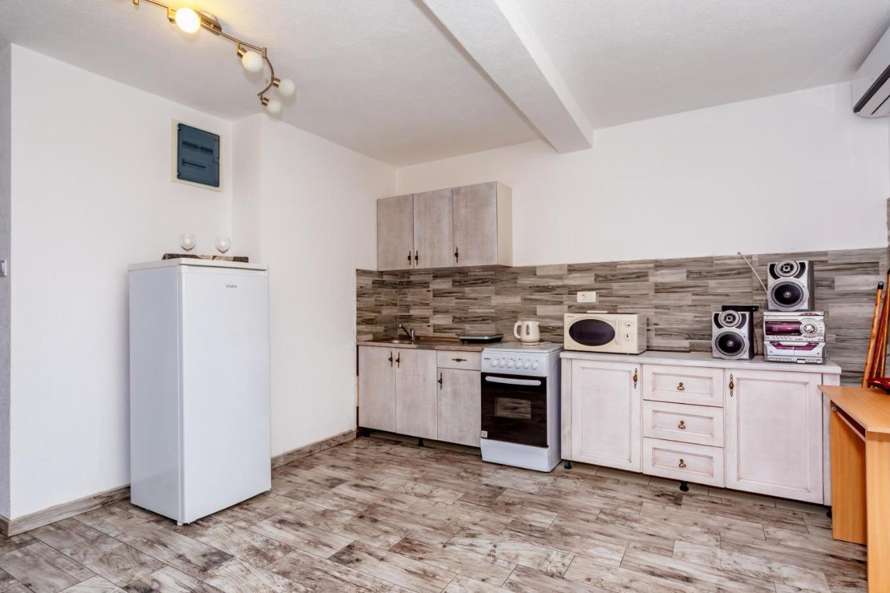 Apartmani LIRA Sutomore Bagian luar foto