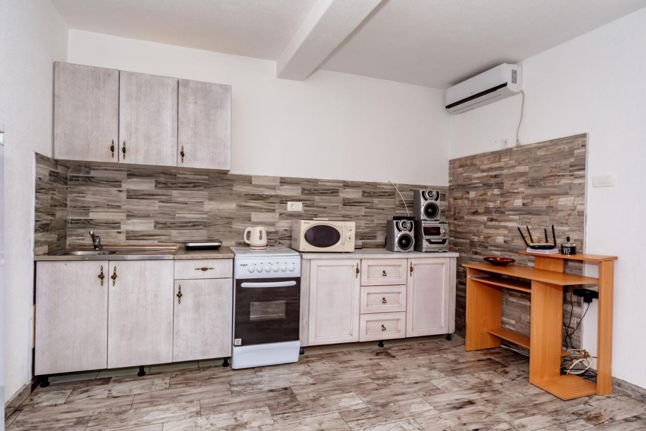 Apartmani LIRA Sutomore Bagian luar foto