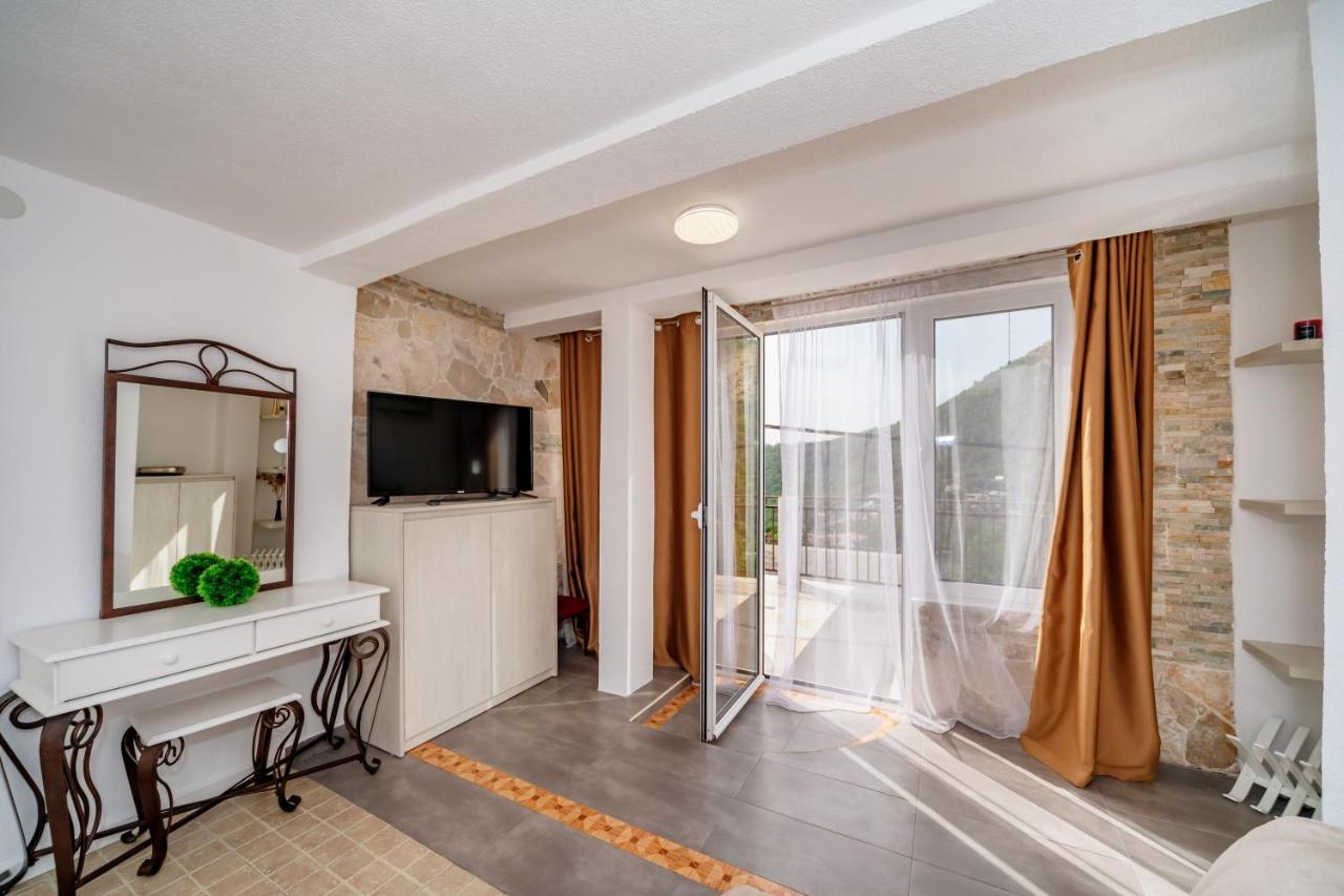 Apartmani LIRA Sutomore Bagian luar foto