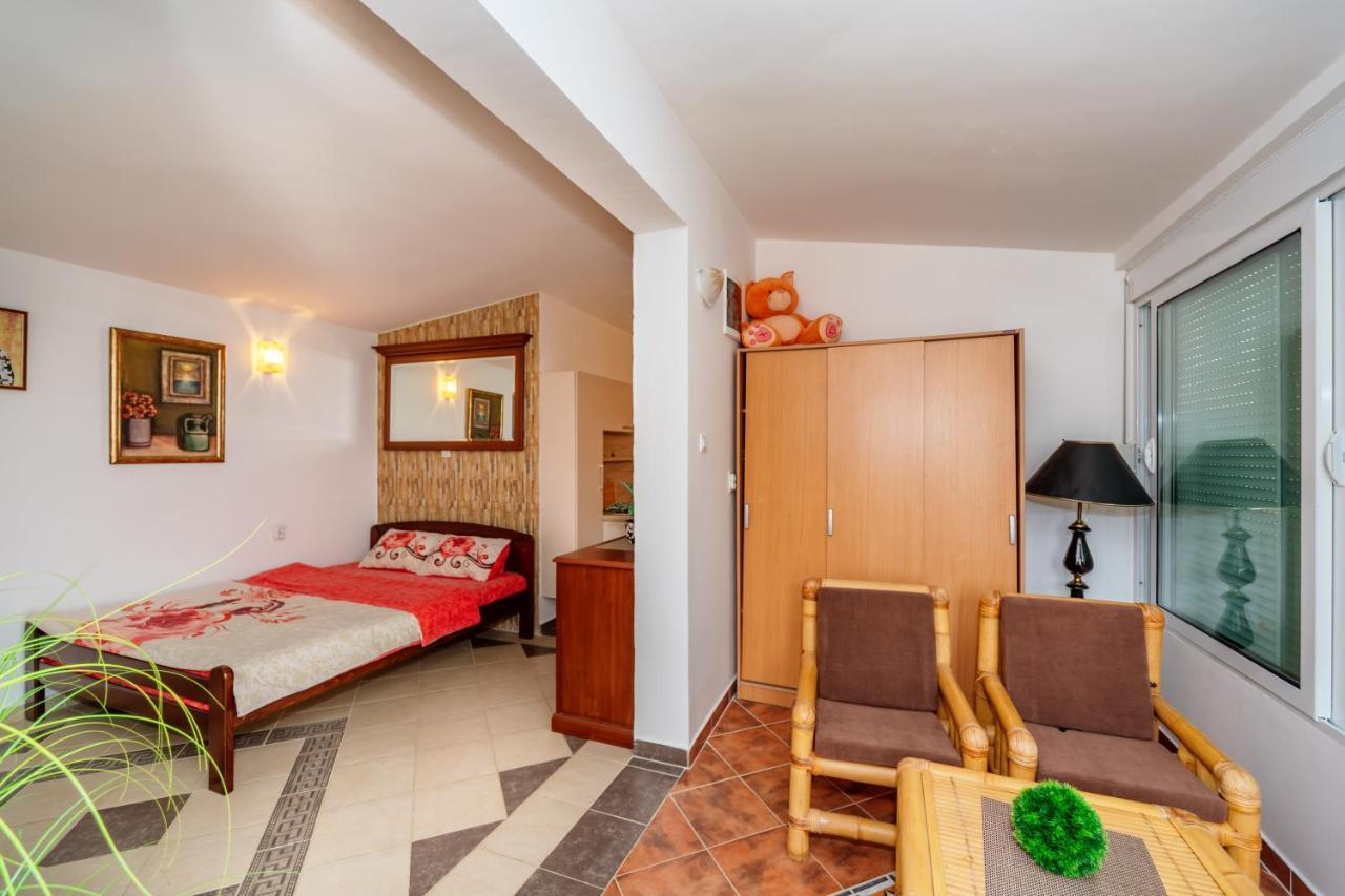 Apartmani LIRA Sutomore Bagian luar foto
