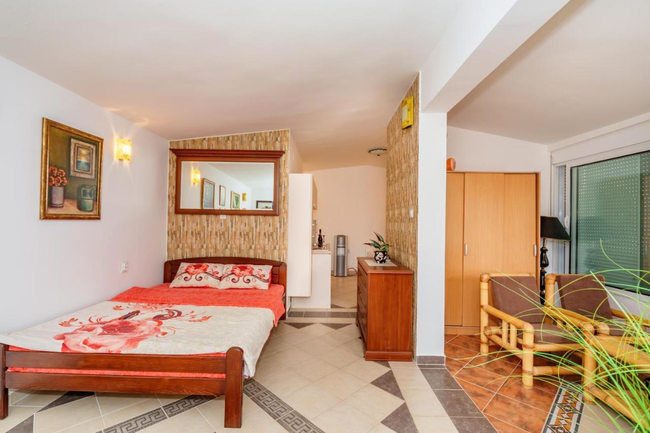 Apartmani LIRA Sutomore Bagian luar foto