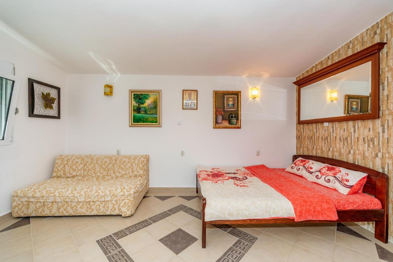 Apartmani LIRA Sutomore Bagian luar foto